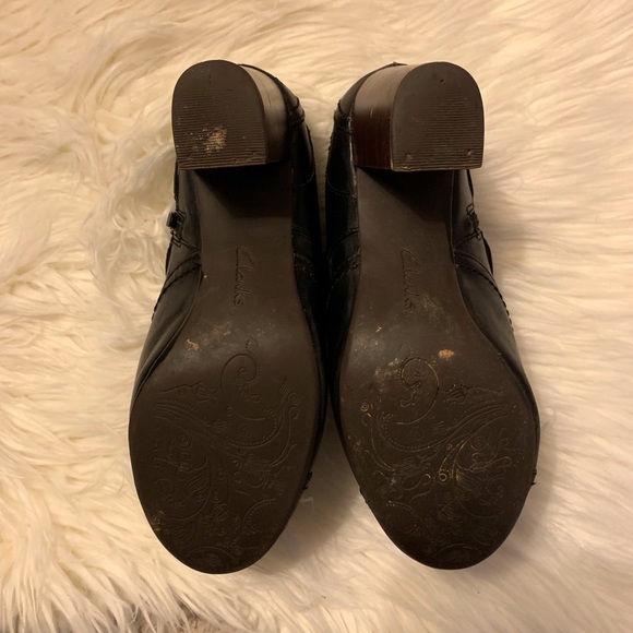 Stylish Clark’s Indigo bootie size 7 - Picture 5 of 7